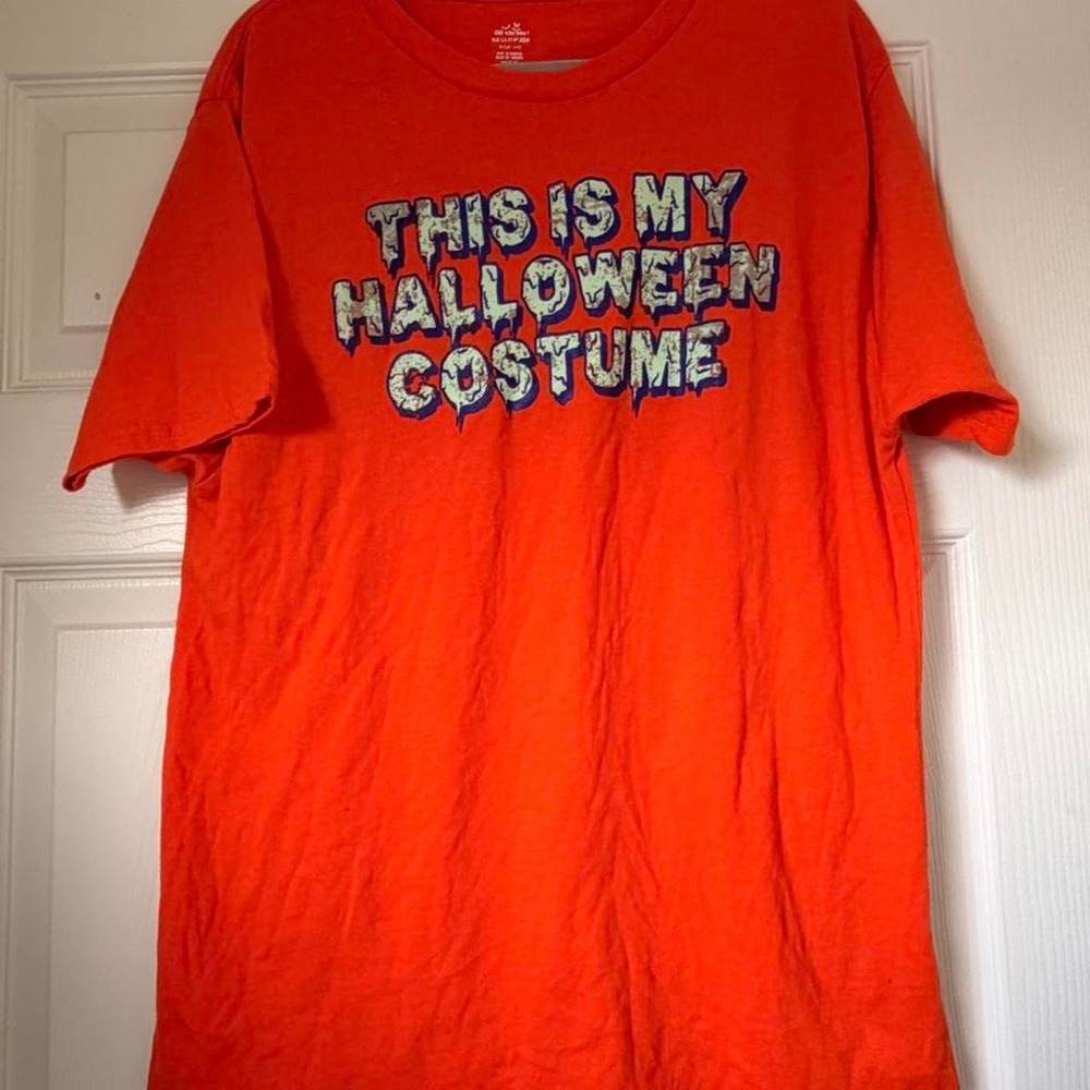 Way To Celebrate Halloween Costume Mens Orange Graphic T-Shirt Medium M 38-40